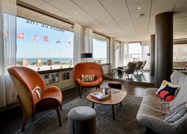 @UNWABU VISUAL MEDIA - Marc Chazelle